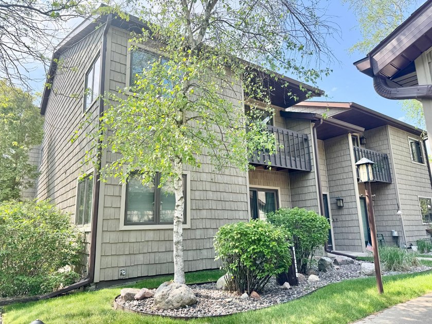 Experience exceptional Northwoods lakefront living with this - photo 3