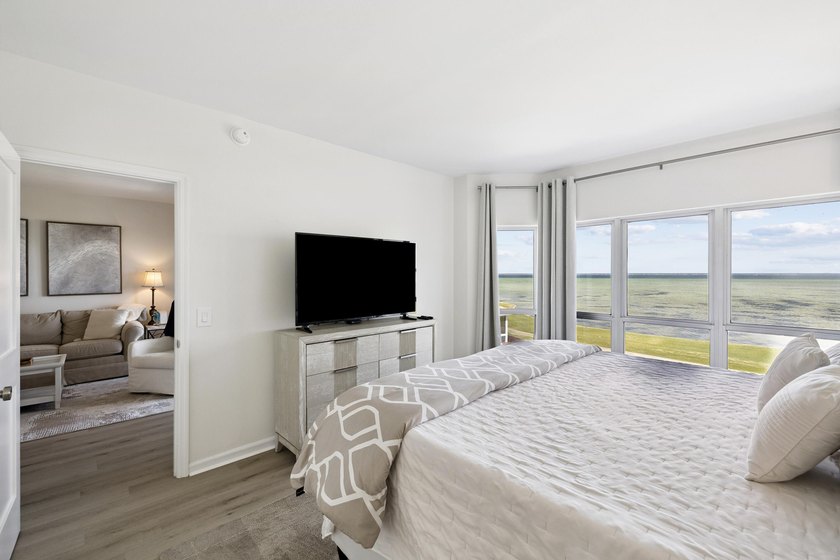 Located on the third floor, overlooking the 9th hole on The - photo 28