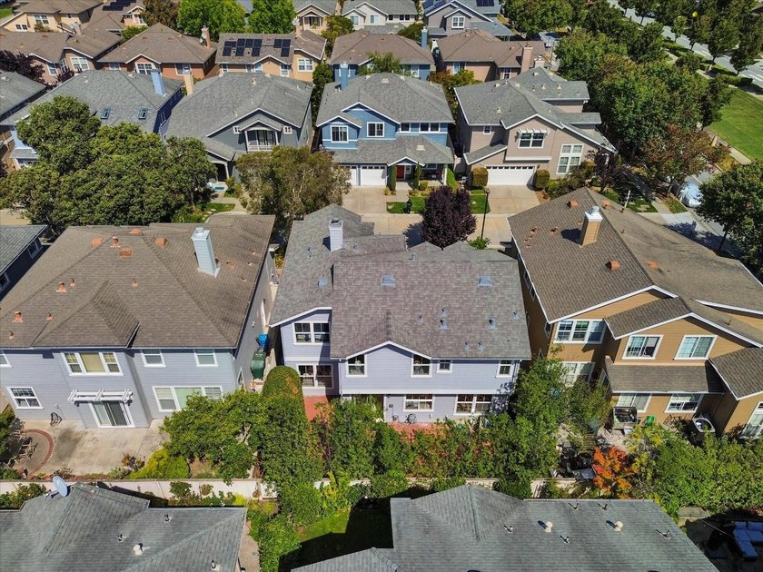 Wonderful bright, upgraded home with high ceilings. Immaculate - photo 37