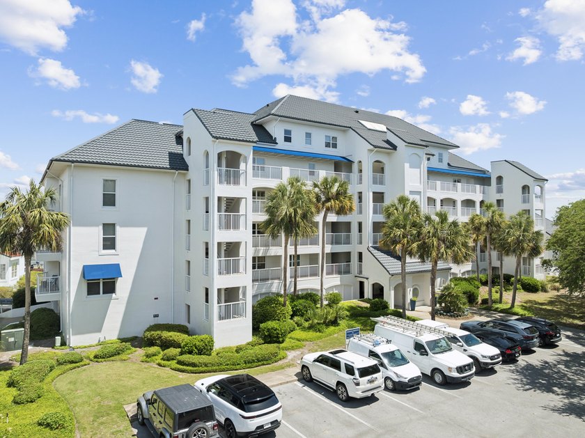 Located on the third floor, overlooking the 9th hole on The - photo 46