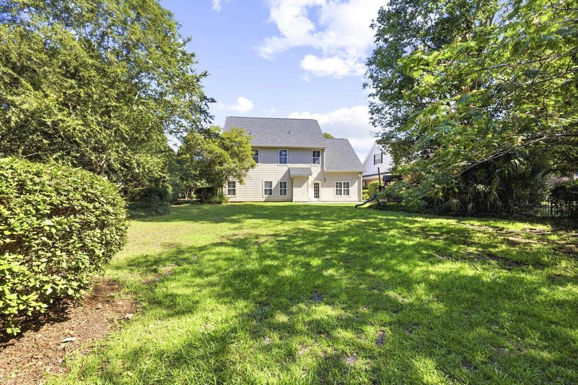 Perfectly positioned on a quiet, private street with cul-de-sacs - photo 6