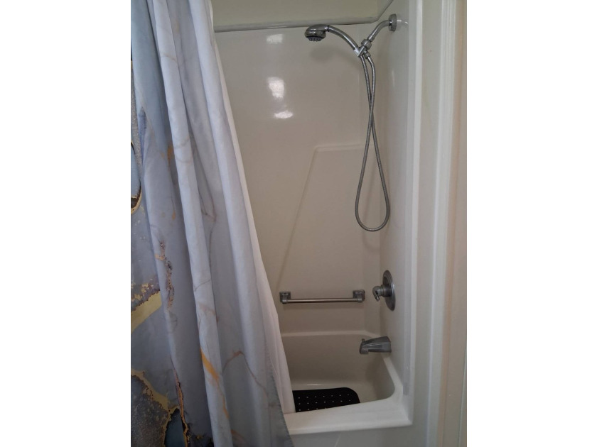 Welcome to beautiful Hudson, Florida. This charming 2-bedroom - photo 15
