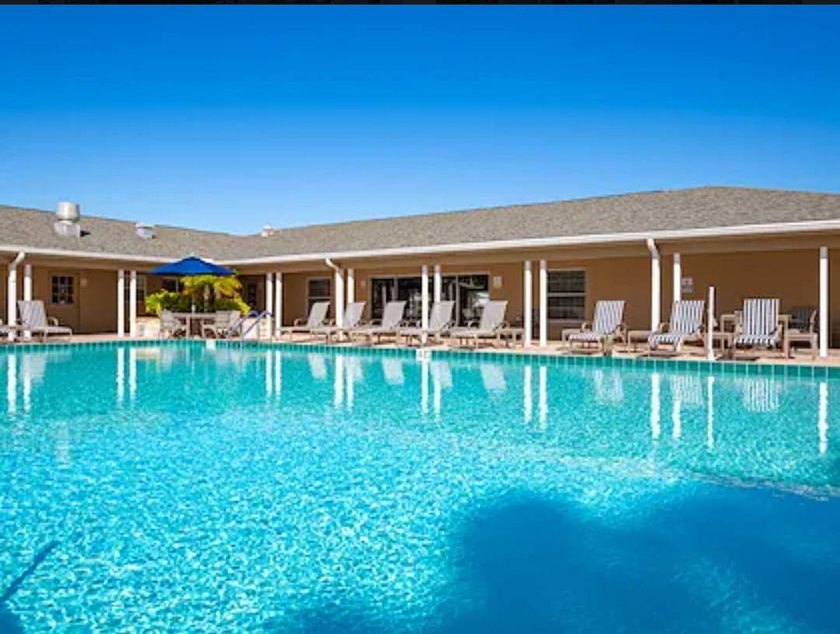 Welcome to beautiful Hudson, Florida. This charming 2-bedroom - photo 24
