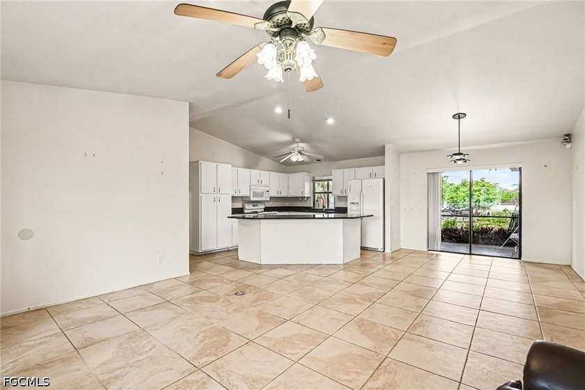 HOME SPLIT FROM EXTRA LOT RESULTING IN NEW PRICE! Welcome to - photo 3