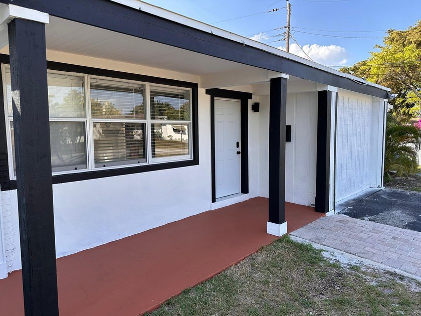 Spacious and fully equipped 4-bedroom, 4-bathroom one-story home - photo 11