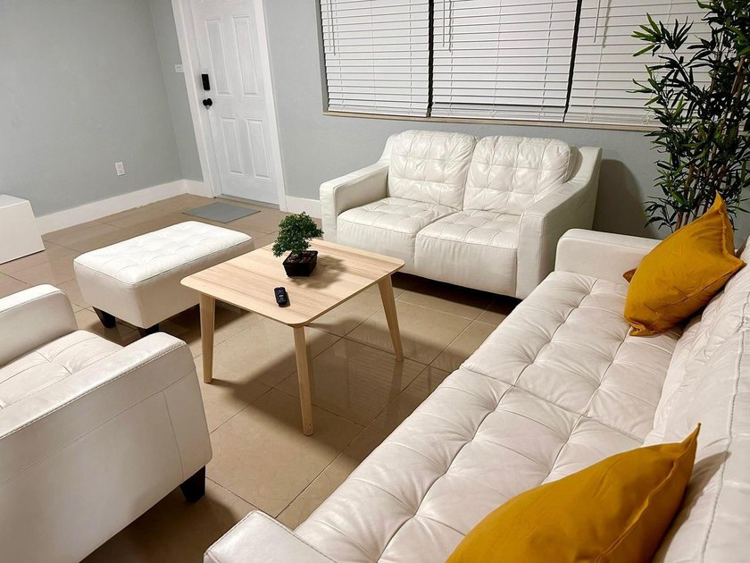 Spacious and fully equipped 4-bedroom, 4-bathroom one-story home - photo 16