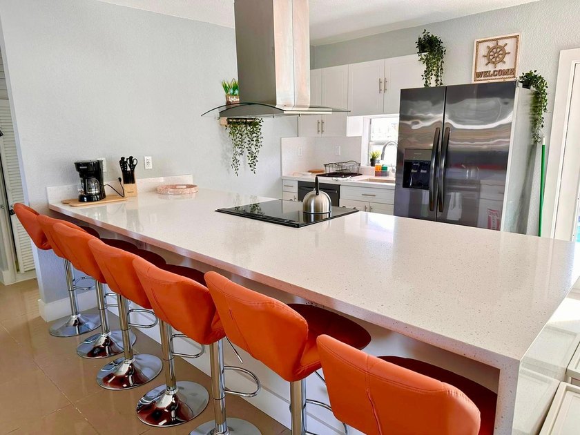 Spacious and fully equipped 4-bedroom, 4-bathroom one-story home - photo 24
