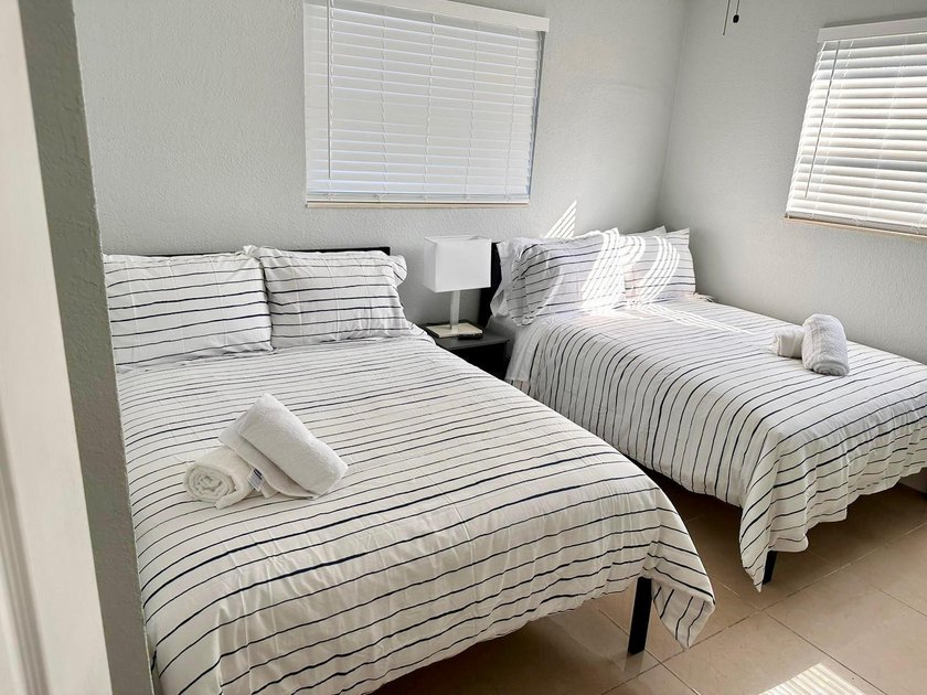 Spacious and fully equipped 4-bedroom, 4-bathroom one-story home - photo 28