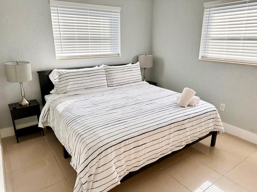 Spacious and fully equipped 4-bedroom, 4-bathroom one-story home - photo 29