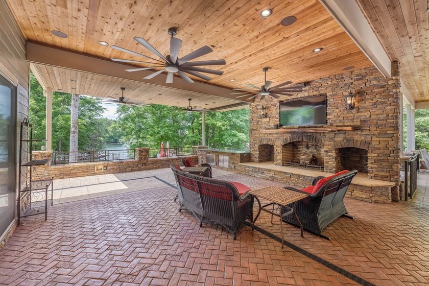Set along the shores of Lake Harding, this one-of-a-kind 7 - photo 34