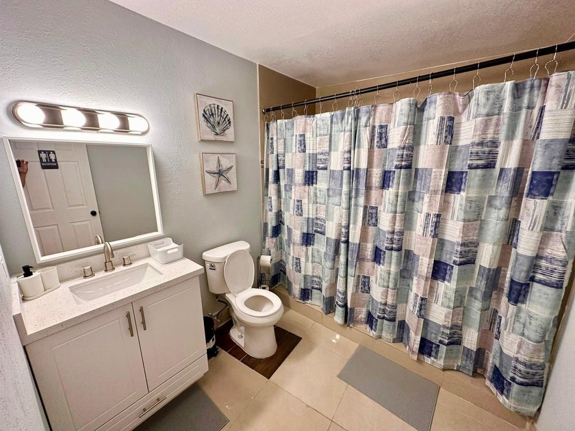 Spacious and fully equipped 4-bedroom, 4-bathroom one-story home - photo 43