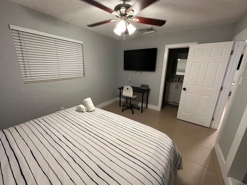 Spacious and fully equipped 4-bedroom, 4-bathroom one-story home - photo 47