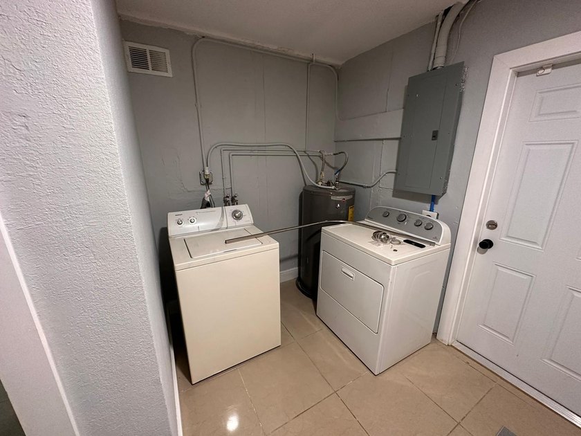 Spacious and fully equipped 4-bedroom, 4-bathroom one-story home - photo 53