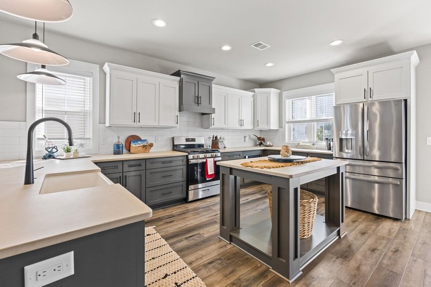 Move-in-ready three-bedroom raised beach home in Marshland Park - photo 8