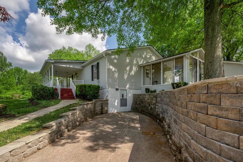 **Click on the Virtual Tour section to see the video walk - photo 3