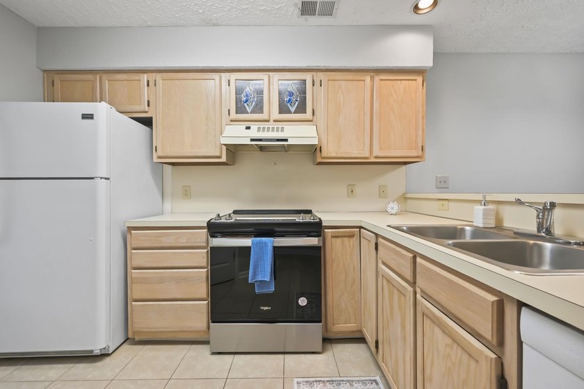 Welcome to 4101 Pinehurst Circle Unit #AA2, a beautifully - photo 6