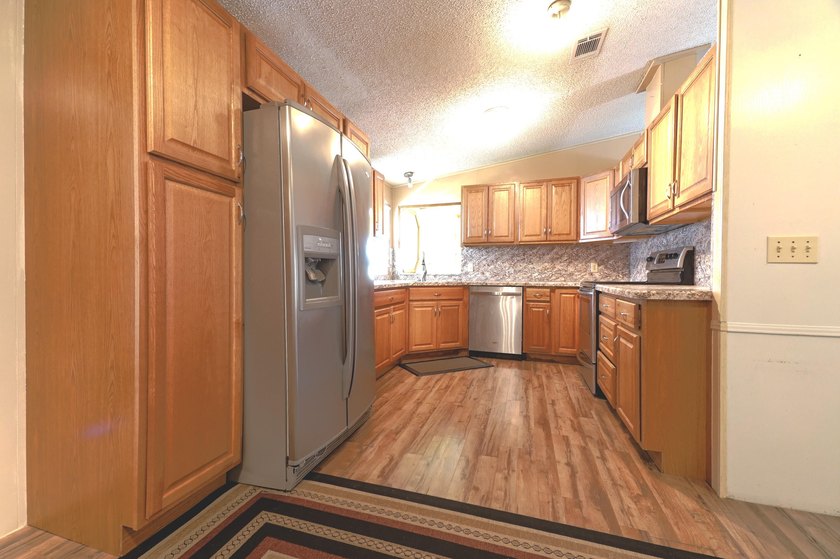 Move in Ready...This 1399 Sq ft home, has been well maintained - photo 13