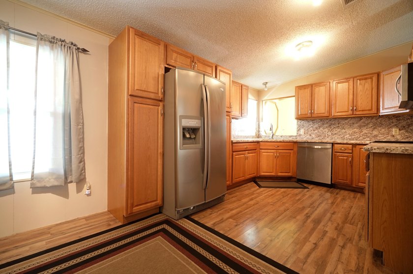 Move in Ready...This 1399 Sq ft home, has been well maintained - photo 14