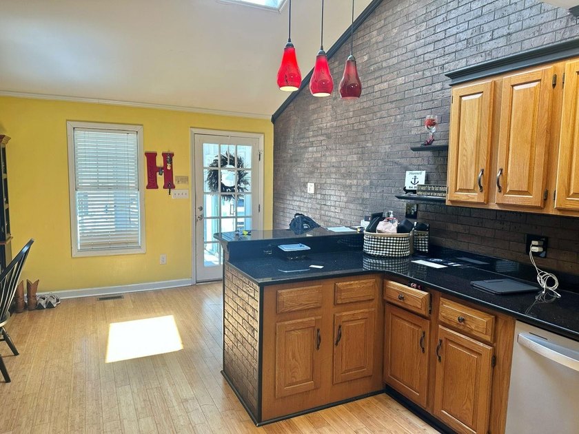 Welcome to your own private retreat in the heart of Longs and 6 - photo 5