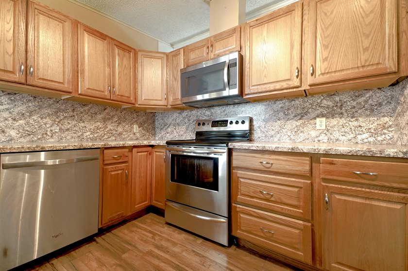 Move in Ready...This 1399 Sq ft home, has been well maintained - photo 15