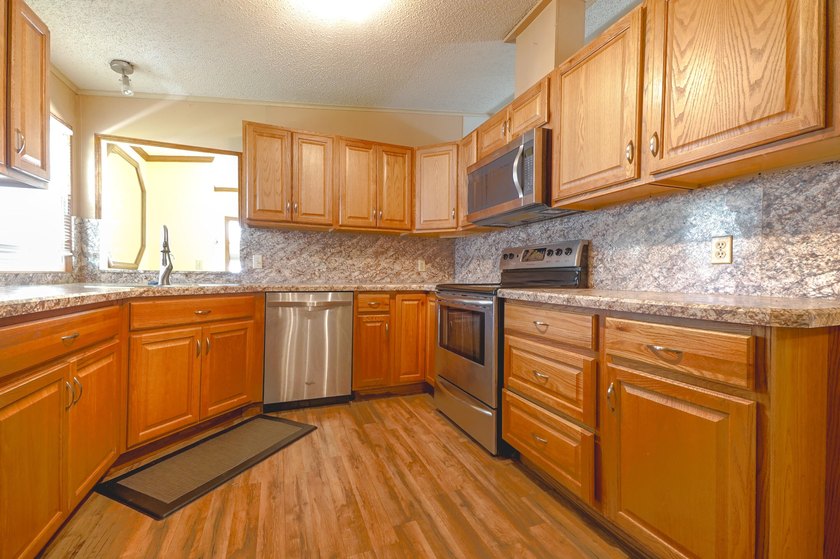 Move in Ready...This 1399 Sq ft home, has been well maintained - photo 17
