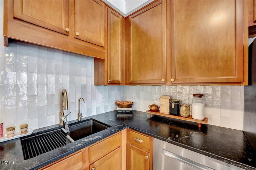 Welcome to this beautifully updated and well-maintained Apex - photo 24