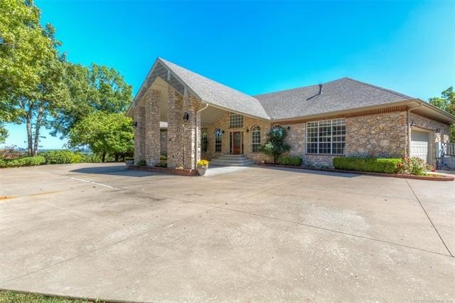 Welcome home to this exceptional family estate offering - photo 2