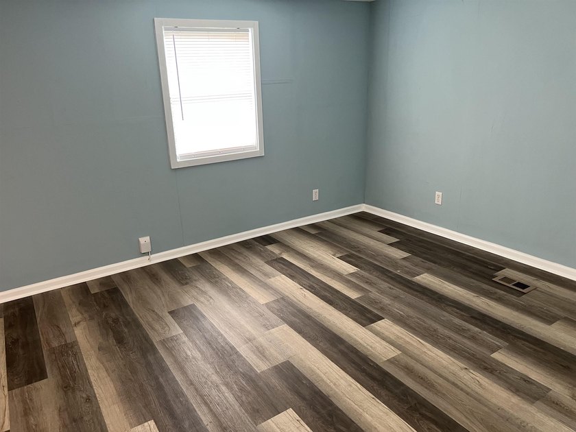Quiet Living at it's Best! Beautifully remodeled 2Bed/ 1Bath - photo 3