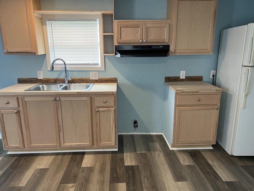 Quiet Living at it's Best! Beautifully remodeled 2Bed/ 1Bath - photo 5