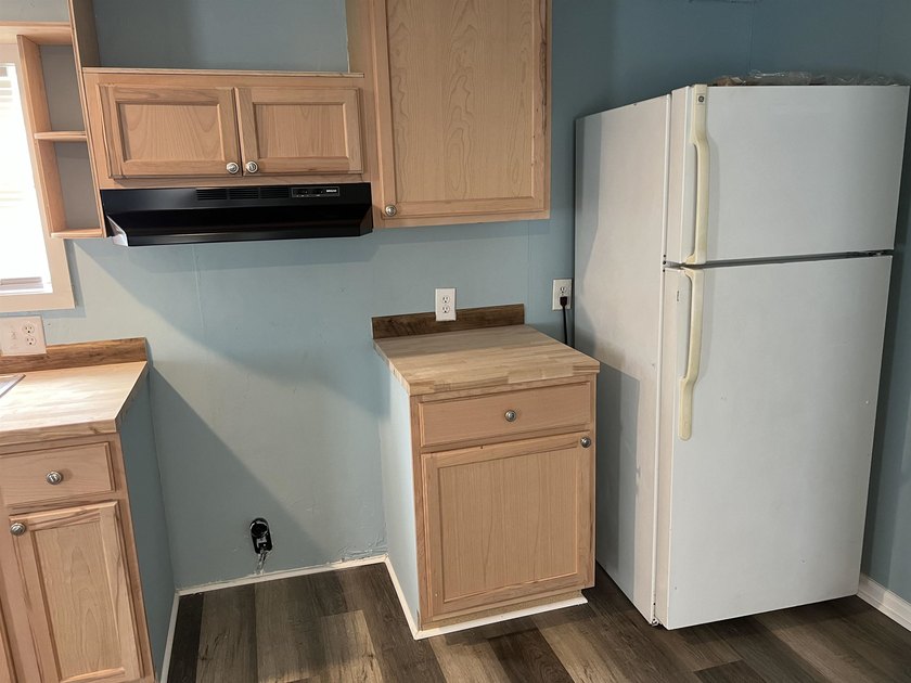 Quiet Living at it's Best! Beautifully remodeled 2Bed/ 1Bath - photo 7