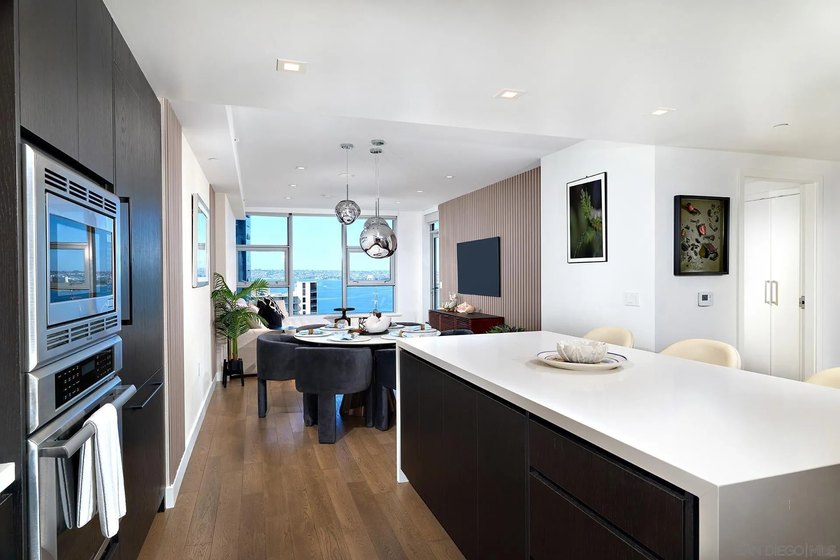 Welcome to one of the best addresses in Downtown San Diego! This - photo 10