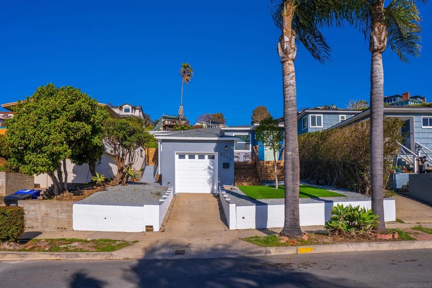 Perched on a quiet hillside in the highly sought-after Loma - photo 4