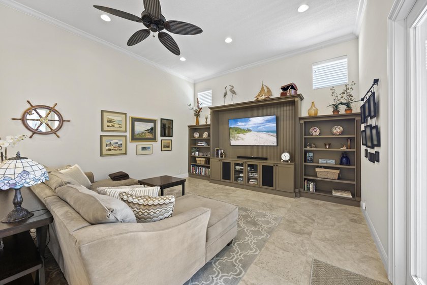 Impeccably maintained, this beautifully renovated home offers - photo 12
