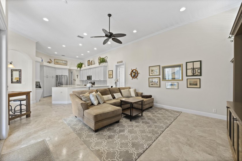 Impeccably maintained, this beautifully renovated home offers - photo 13