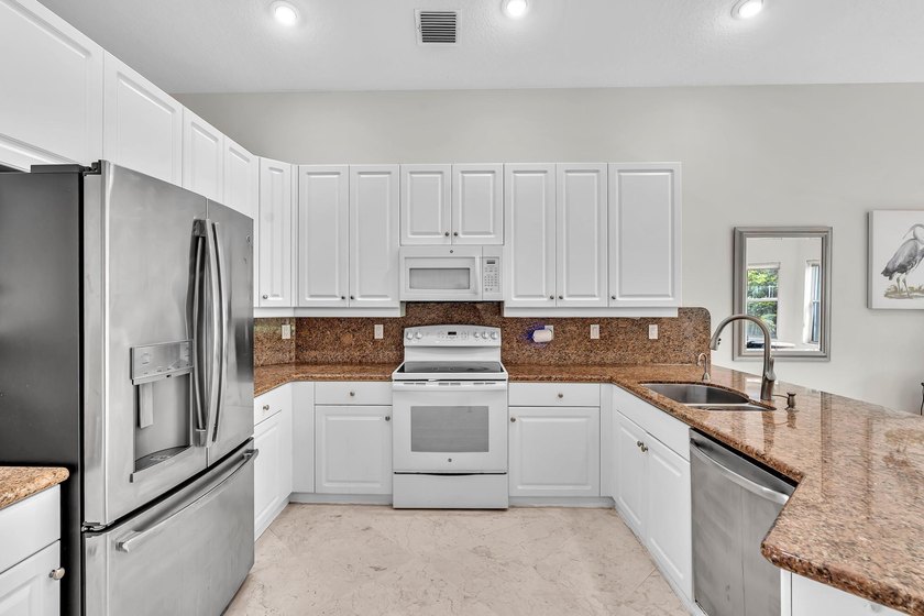 Gorgeous 3BR/2.5BA Mediterranean with panoramic full lake views - photo 14