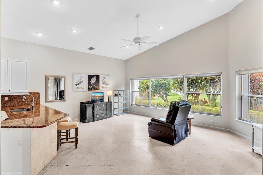Gorgeous 3BR/2.5BA Mediterranean with panoramic full lake views - photo 16