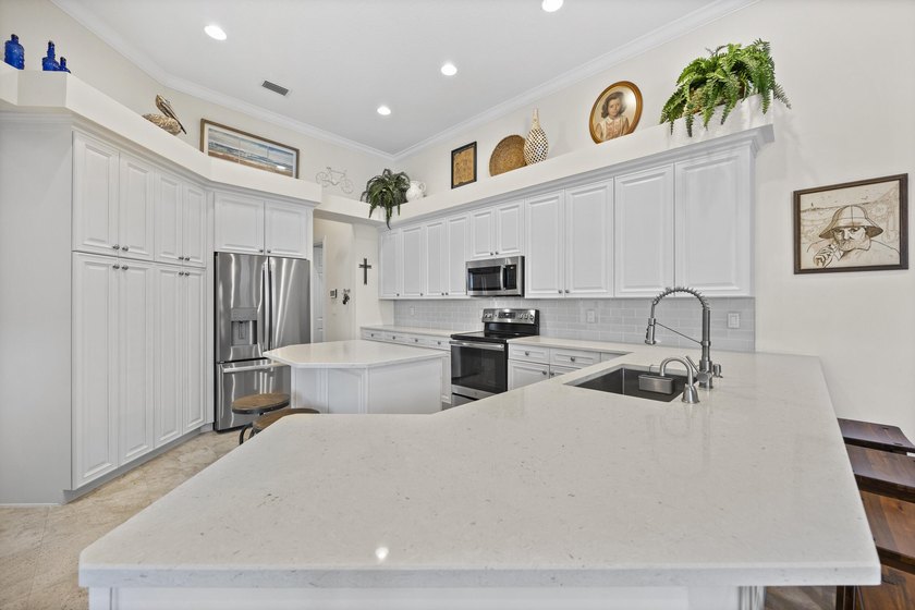 Impeccably maintained, this beautifully renovated home offers - photo 18