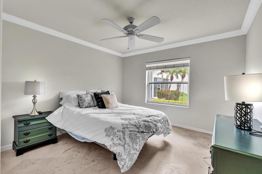 Gorgeous 3BR/2.5BA Mediterranean with panoramic full lake views - photo 28