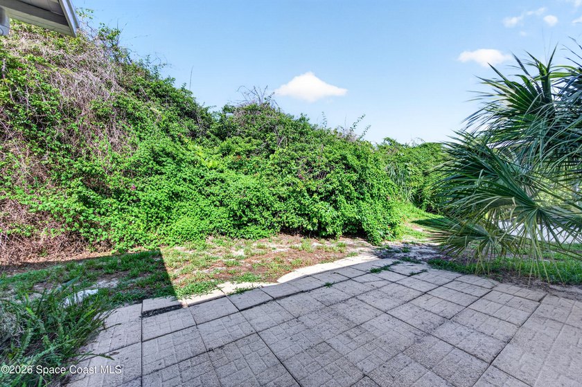 Welcome to this duplex w/soaring ceilings in the gated community - photo 29