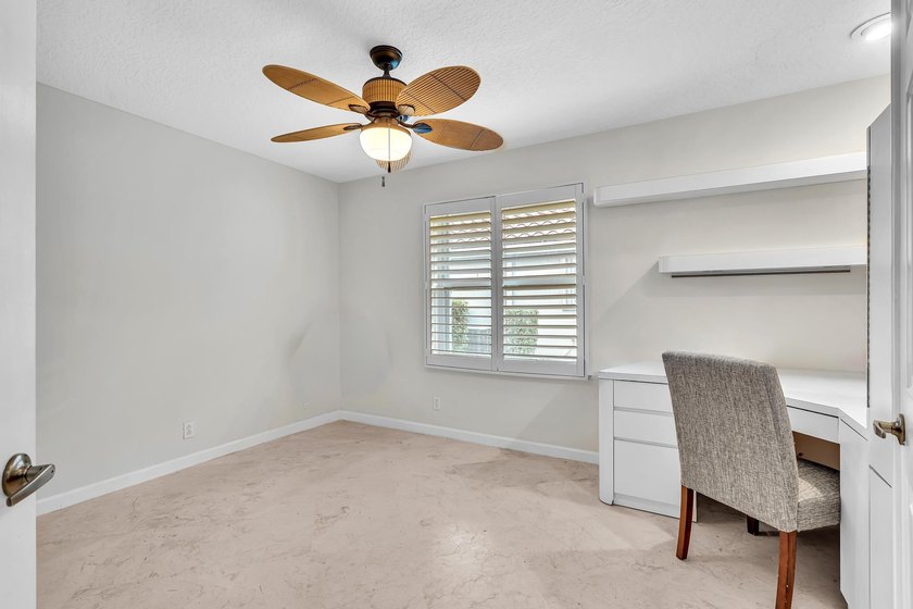 Gorgeous 3BR/2.5BA Mediterranean with panoramic full lake views - photo 32
