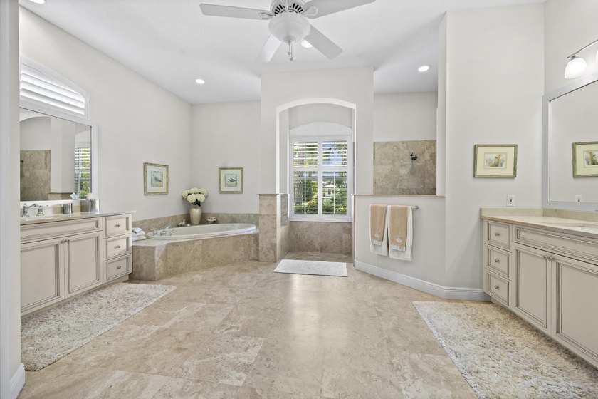 Impeccably maintained, this beautifully renovated home offers - photo 33