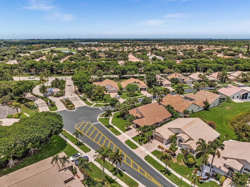 Gorgeous 3BR/2.5BA Mediterranean with panoramic full lake views - photo 46