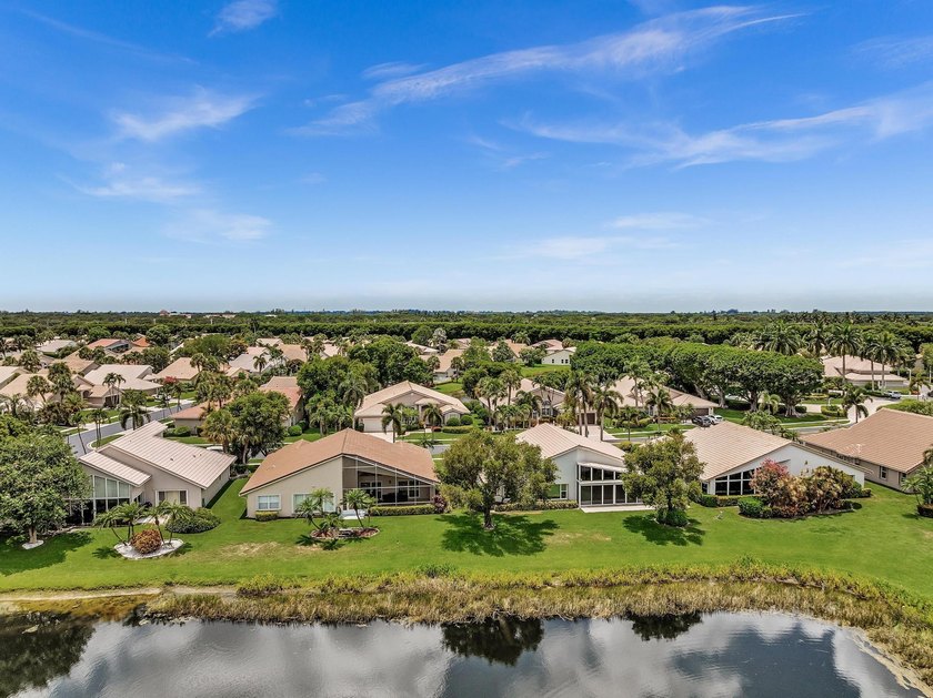Gorgeous 3BR/2.5BA Mediterranean with panoramic full lake views - photo 49