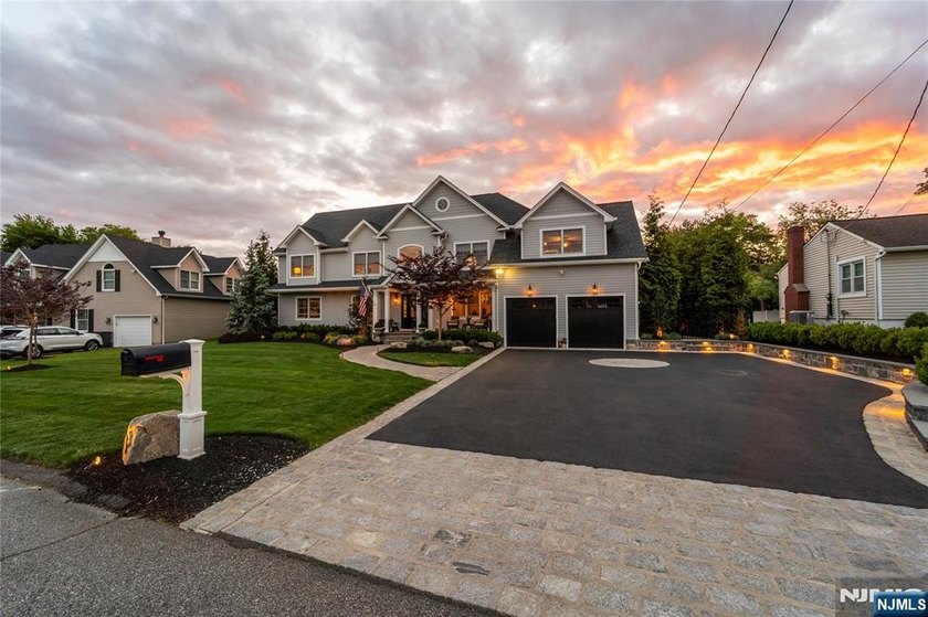 Welcome to 11 Amelia Drive in Old Tappan - a fully upgraded - photo 2