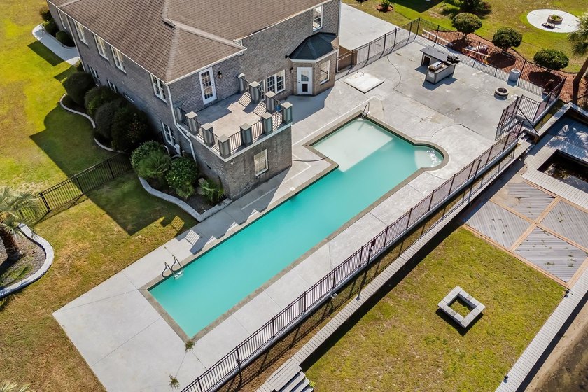 Welcome to luxury lakefront living in the highly desirable - photo 3