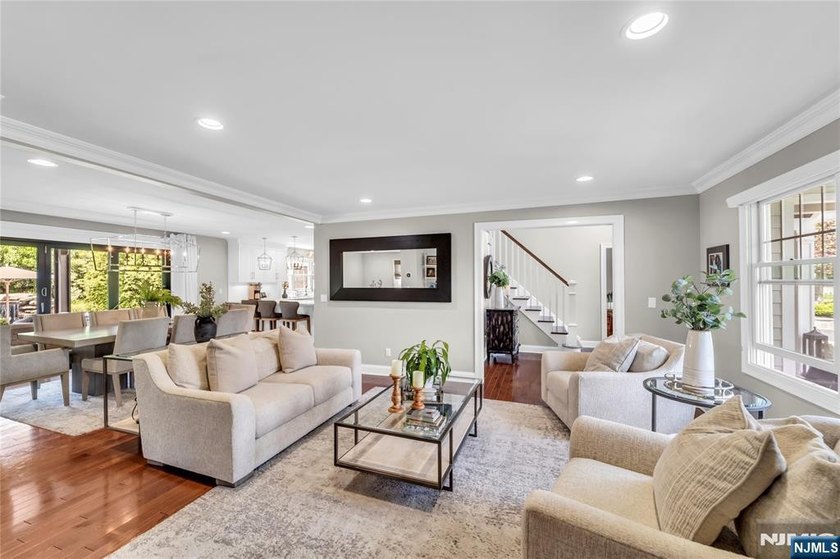 Welcome to 11 Amelia Drive in Old Tappan - a fully upgraded - photo 5