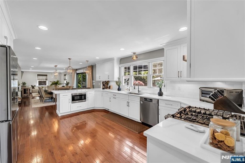 Welcome to 11 Amelia Drive in Old Tappan - a fully upgraded - photo 9