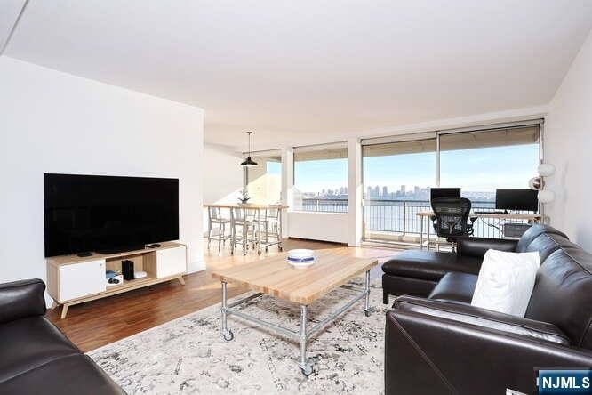 Welcome to an exceptional one bedroom, one full bath duplex - photo 5