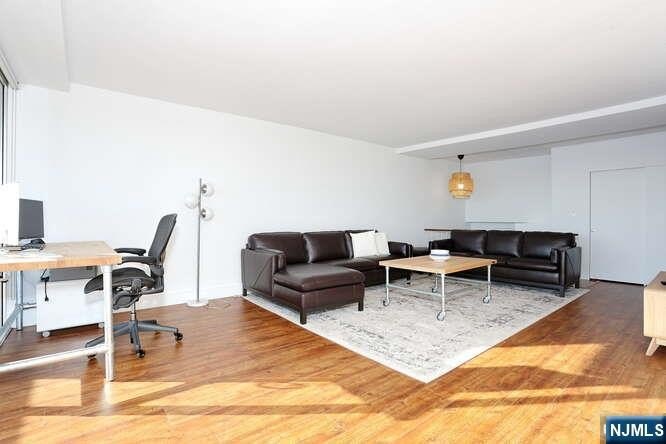 Welcome to an exceptional one bedroom, one full bath duplex - photo 8