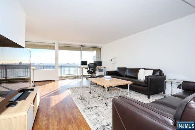 Welcome to an exceptional one bedroom, one full bath duplex - photo 9